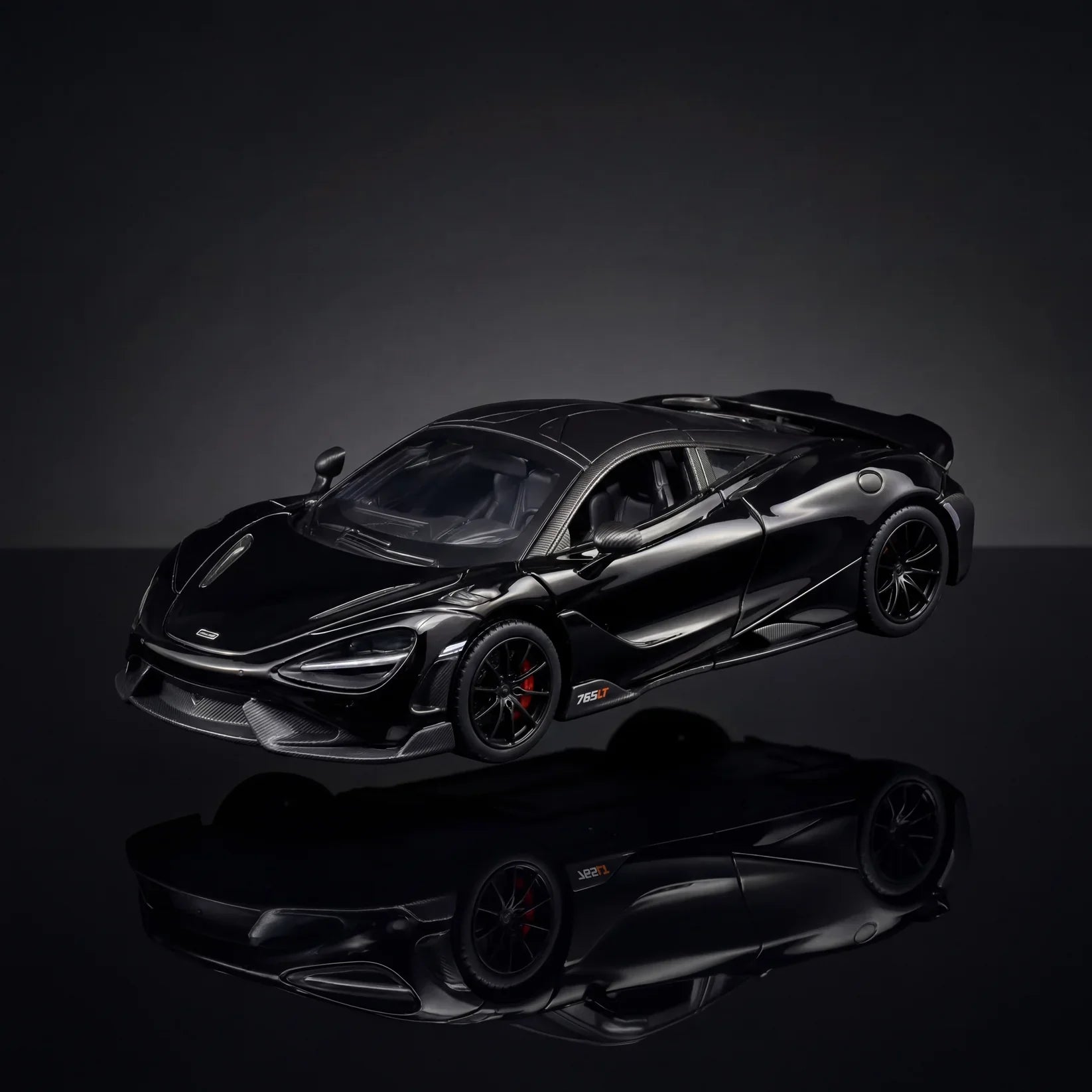 McLaren 765LT - 1:32