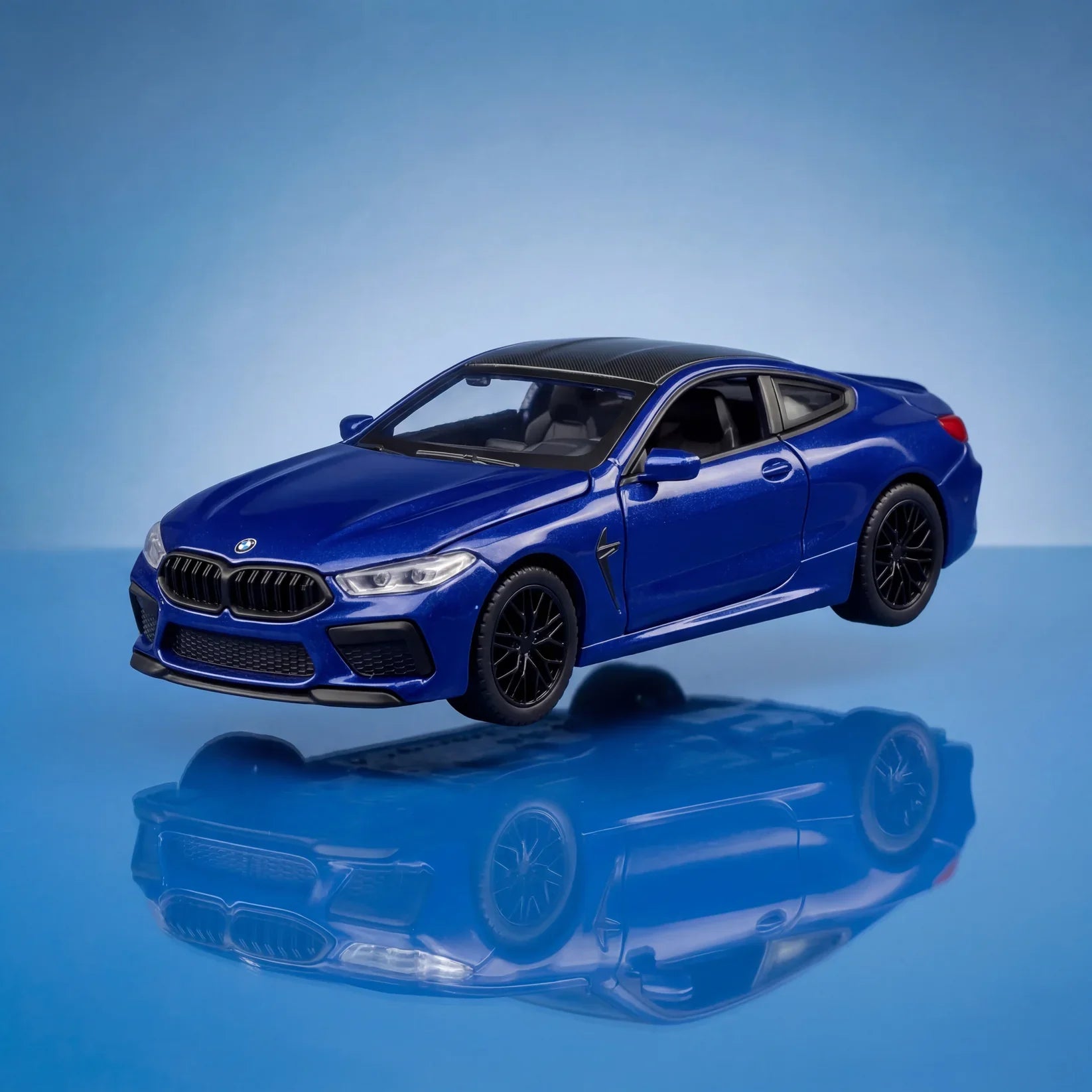 BMW M8 - 1:32